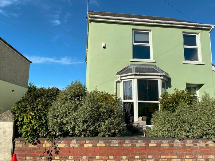 3 Bedroom Detached House To Rent In Hookland Road, Porthcawl, CF36