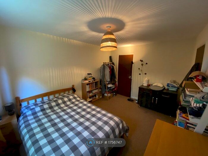 2 Bedroom Flat To Rent In Porter Brook View, Sheffield, S11