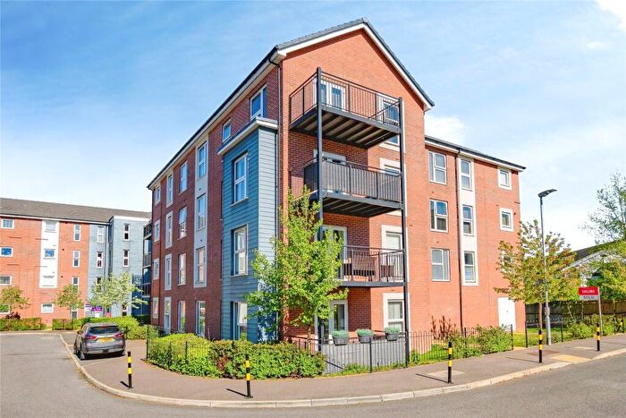 2 Bedroom Flat For Sale In Dukeminster Road, Dunstable, Bedfordshire, LU5
