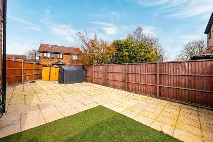 3 Bedroom End Terrace House For Sale In Southerngate Way, New Cross, London, SE14