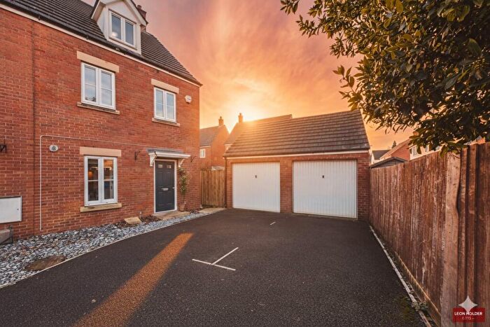 3 Bedroom Town House For Sale In Carwardine Field, Abbeymead, Gloucester, GL4