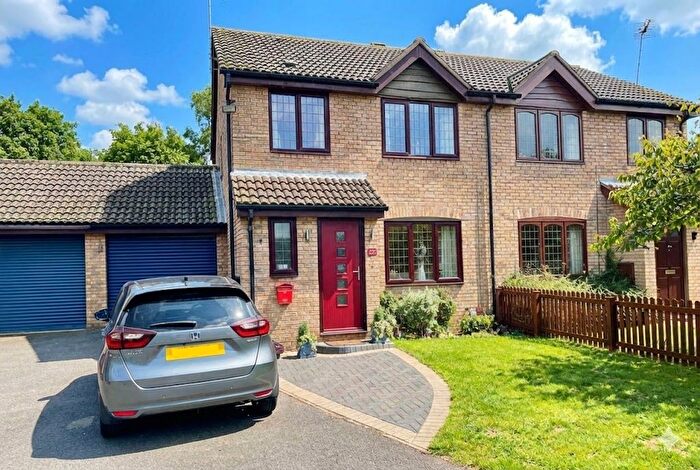 3 Bedroom Semi-Detached House For Sale In Flora Thompson Drive, Newport Pagnell, MK16