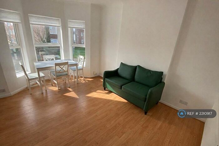 1 Bedroom Flat To Rent In Old Bedford Rd, Luton, LU2
