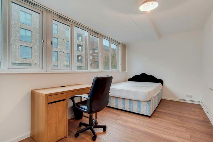 4 Bedroom Maisonette To Rent In Jubilee Street, Stepney, London, E1