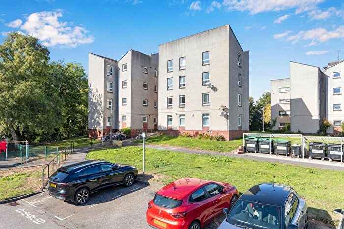 2 Bedroom Flat For Sale In / Kingsknowe Court, Edinburgh, EH14