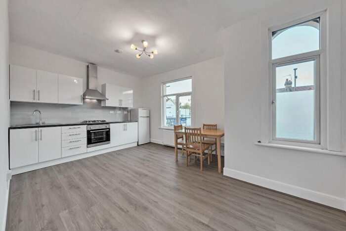 3 Bedroom Flat To Rent In Philip Lane, London, *Ideal For Professional Sharers*, N15