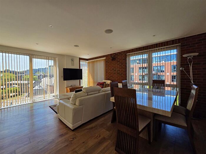 3 Bedroom Flat To Rent In No Street, London, SE18
