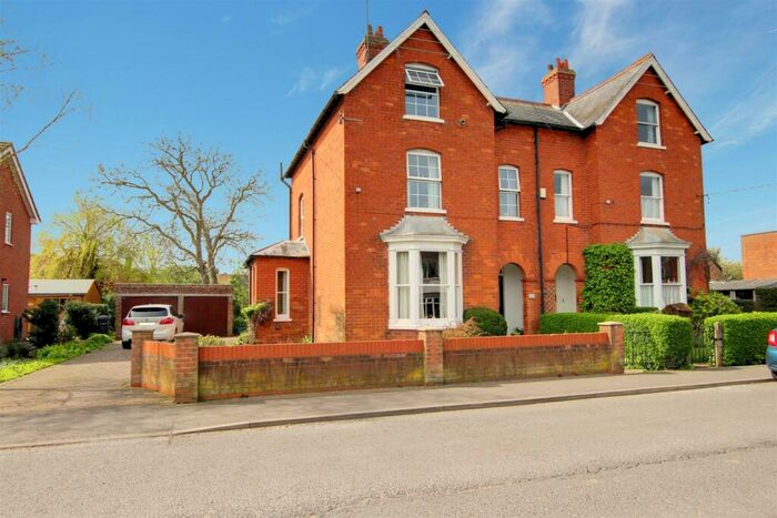 5 Bedroom Semi-Detached House For Sale In Hamilton Road, Alford, LN13