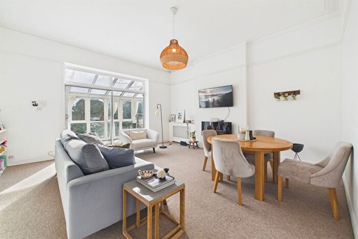 1 Bedroom Flat To Rent In Langley Avenue, Surbiton, KT6