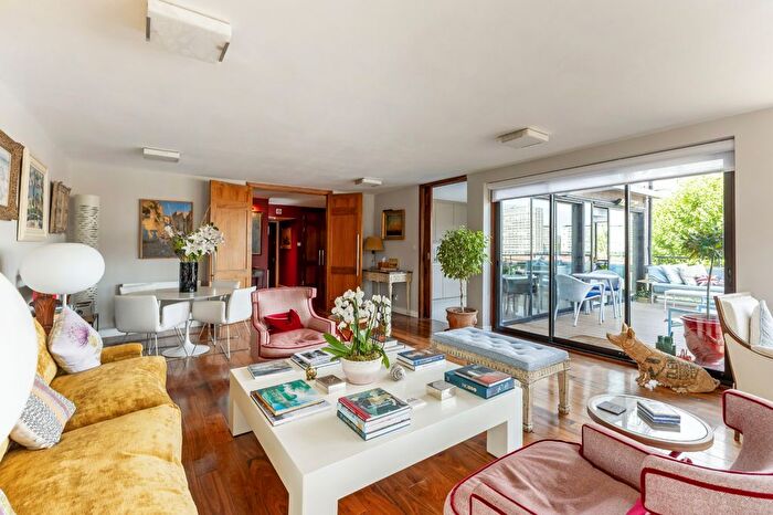 Studio For Sale In Grosvenor Road, London, SW1V