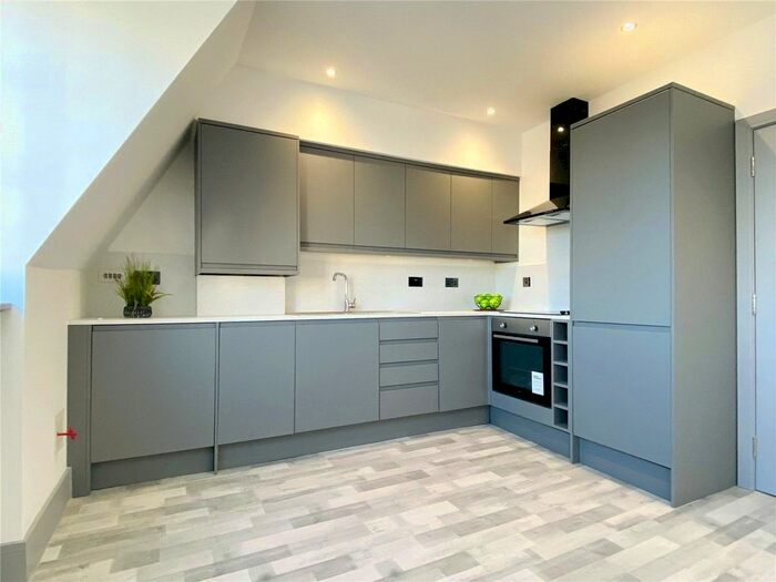 1 Bedroom Flat To Rent In Woodcote Road, Wallington, SM6