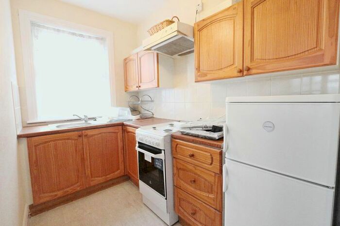 Studio To Rent In Green Lanes, London, N13