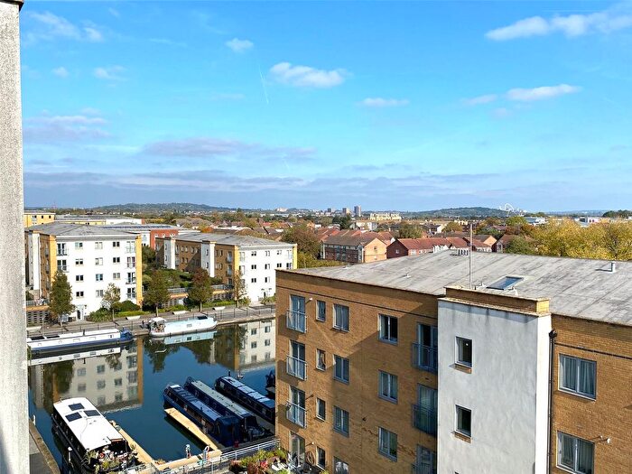 2 Bedroom Flat To Rent In Waxlow Way, Northolt, UB5