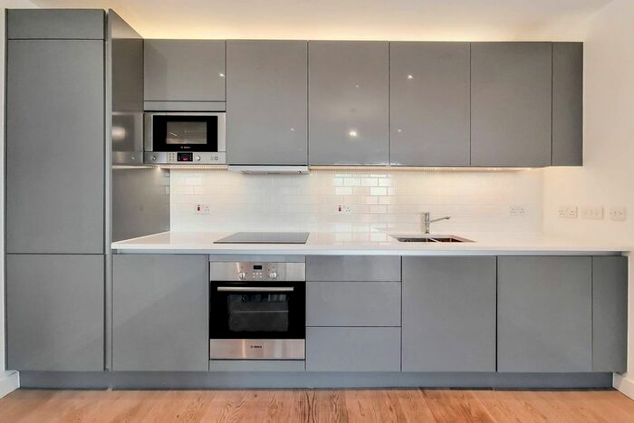 1 Bedroom Flat To Rent In Rodney Road, Elephant And Castle, London, SE17