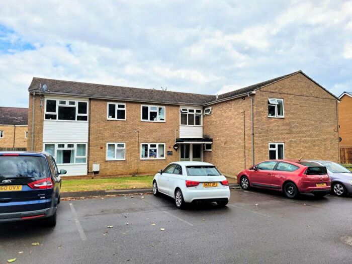 2 Bedroom Flat To Rent In Sycamore Drive, Carterton, OX18
