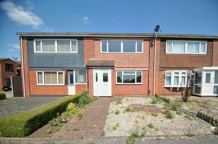2 Bedroom Property To Rent In Hatherleigh Way, Harold Hill, Essex, RM3