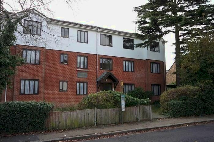 2 Bedroom Flat To Rent In Gloucester Road, New Barnet, Barnet, EN5