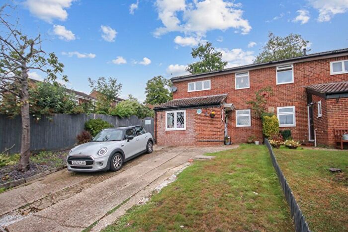 3 Bedroom Semi-Detached House For Sale In Aviary Way, RH10