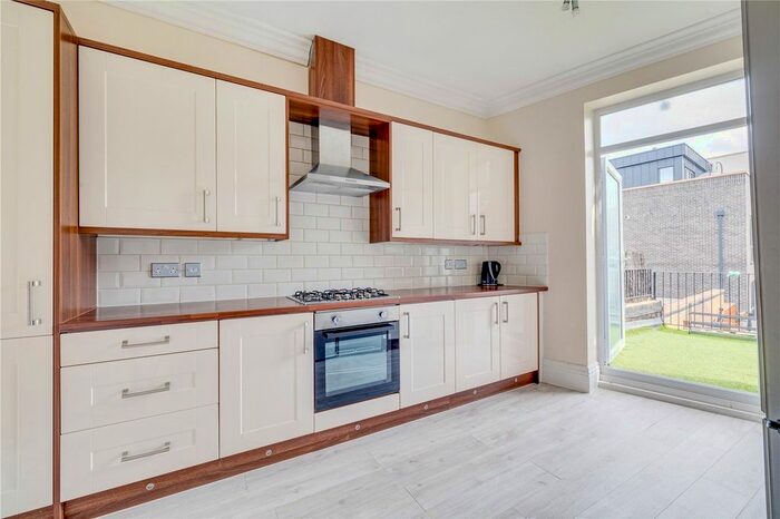 2 Bedroom Flat To Rent In Fulham Road, London, SW6