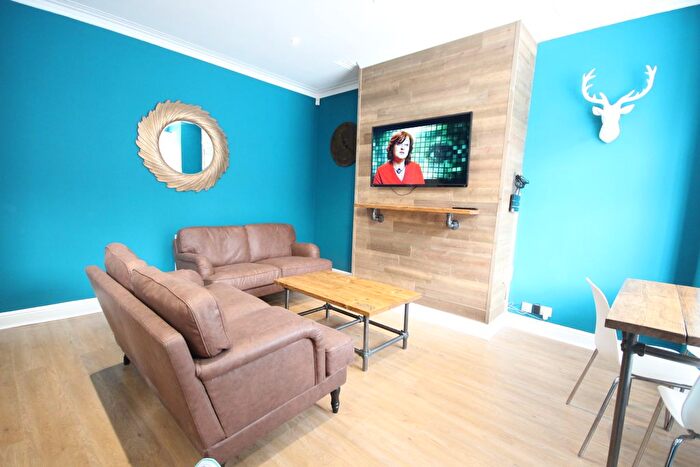 2 Bedroom Terraced House To Rent In Trelawn Avenue, Headingley, Leeds, LS6