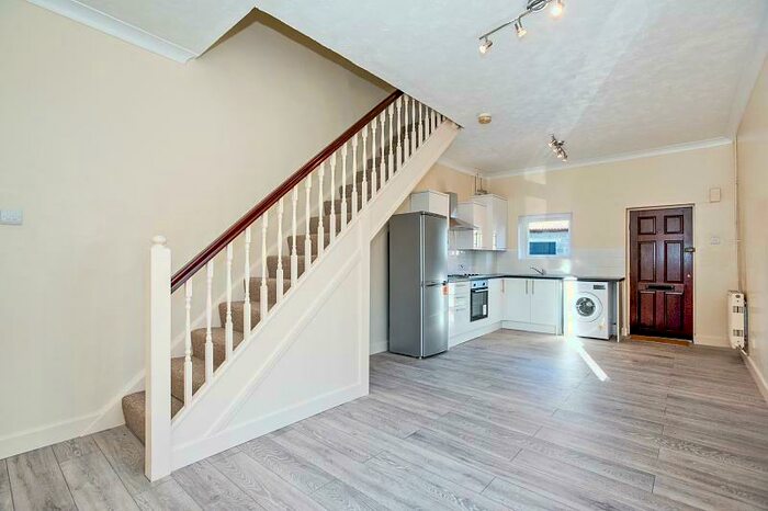 2 Bedroom End Of Terrace House To Rent In Chichester Road, Portsmouth, PO2