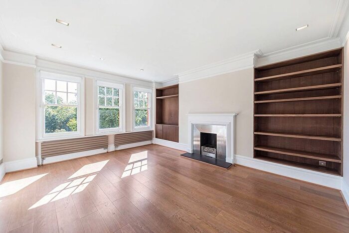 2 Bedroom Flat To Rent In Albert Bridge Road, Battersea, London, SW11