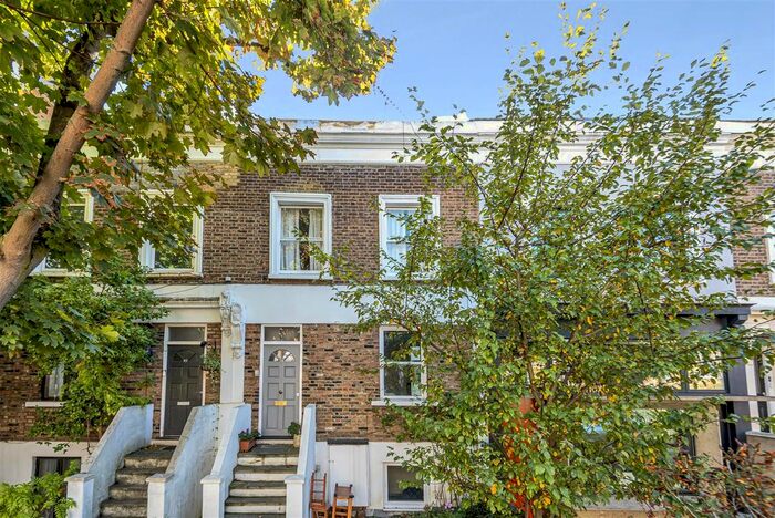 2 Bedroom Flat To Rent In Choumert Road, London, SE15