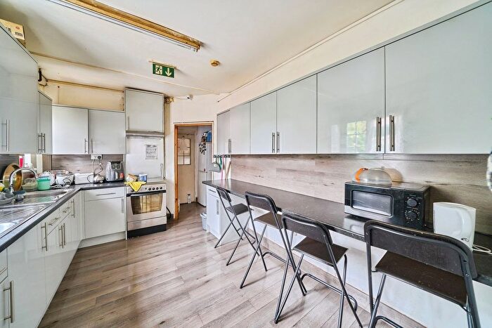 5 Bedroom Terraced House For Sale In Carlyle Avenue, Southall, UB1