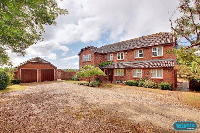 5 Bedroom Detached House To Rent In Dymott Square, Trowbridge, BA14
