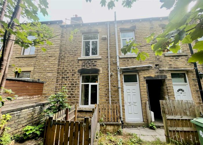1 Bedroom Terraced House To Rent In Norman Road, Birkby, Huddersfield, HD2
