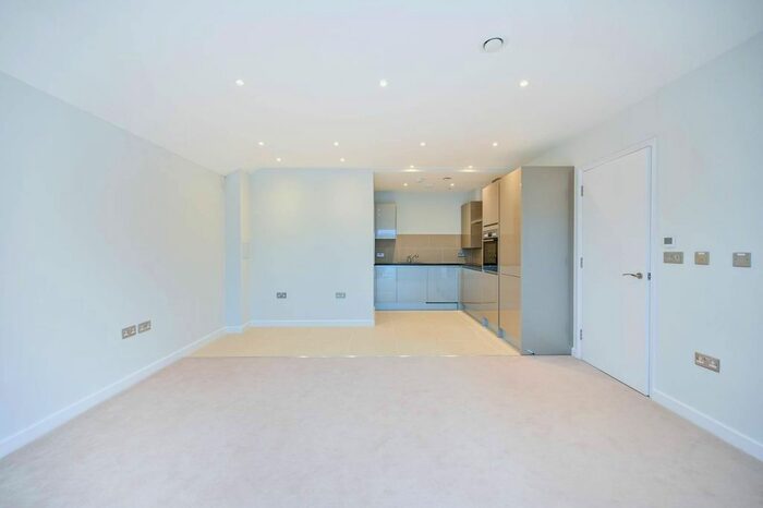 2 Bedroom Flat To Rent In Sutton Court Road, Chiswick, W4