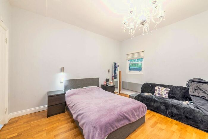 Studio To Rent In Woodchurch Road, South Hampstead, London, NW6