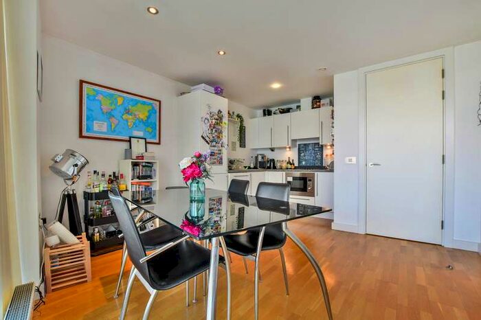 2 Bedroom Apartment To Rent In Nv Buildings, The Quays, Salford, M50