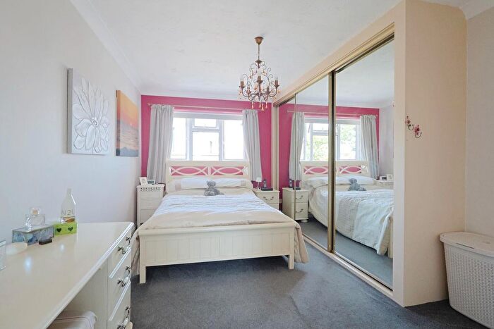 4 Bedroom Detached House For Sale In Dogwood Road, Broadstone, BH18 - Photo 11