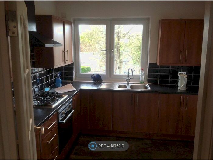 2 Bedroom Flat To Rent In Russell Drive, Glenrothes, KY7