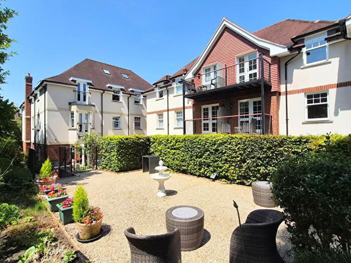 2 Bedroom Apartment For Sale In Fleur De Lis, Wiltshire Road, Wokingham, RG40