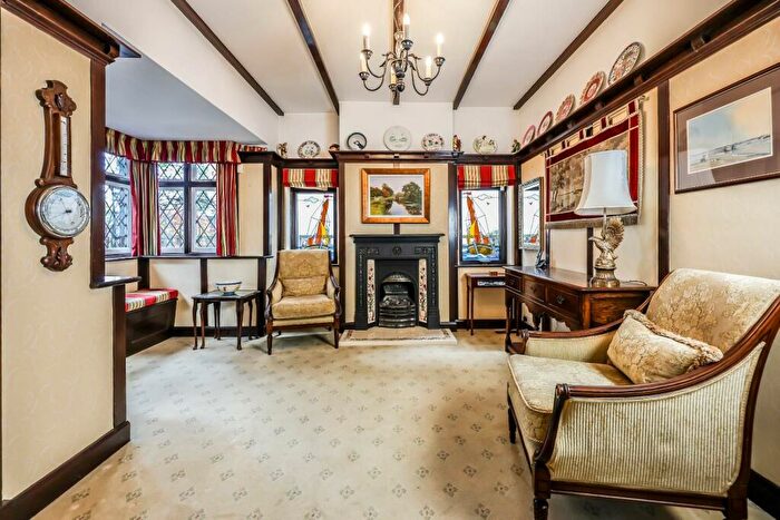 5 Bedroom Detached House For Sale In Hall Park Avenue, Westcliff-On-Sea, SS0