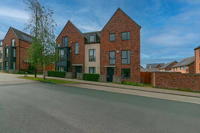4 Bedroom Semi-Detached House For Sale In Bronte Avenue, Kingsmead, MK4