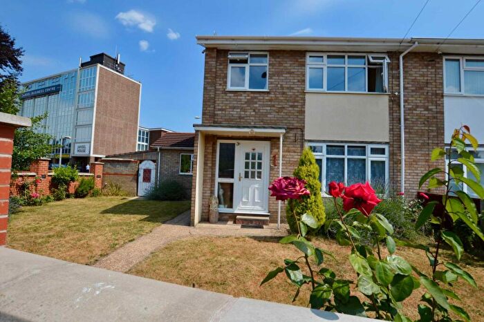 3 Bedroom Semi-Detached House To Rent In Ashcroft Road, Luton, LU2