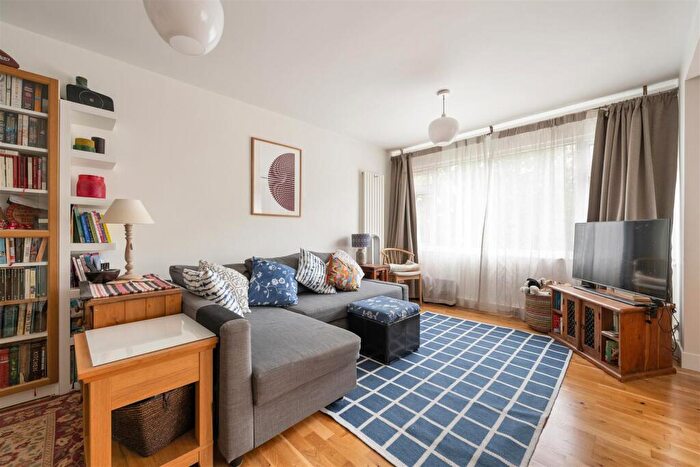 2 Bedroom Apartment For Sale In Woodford Road, South Woodford, E18