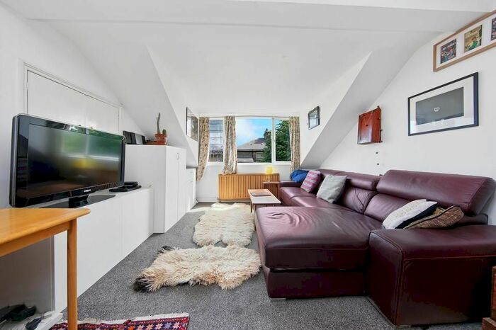 2 Bedroom Flat To Rent In Finsbury Park Road, London, N4