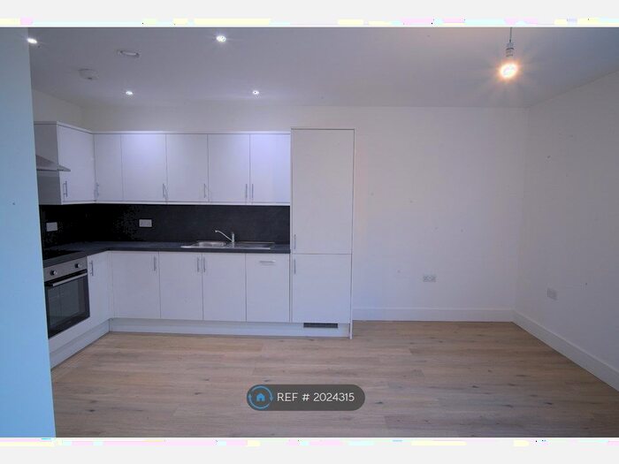 1 Bedroom Flat To Rent In Belsize House, Swindon, SN5