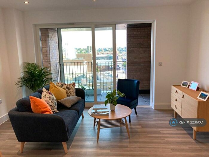 3 Bedroom Flat To Rent In Citrine House, London, NW9