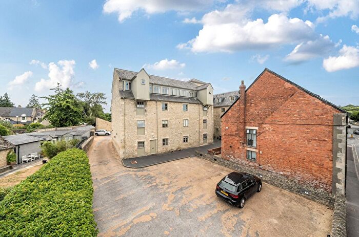 2 Bedroom Flat For Sale In Lewis Lane, Cirencester, Gloucestershire, GL7