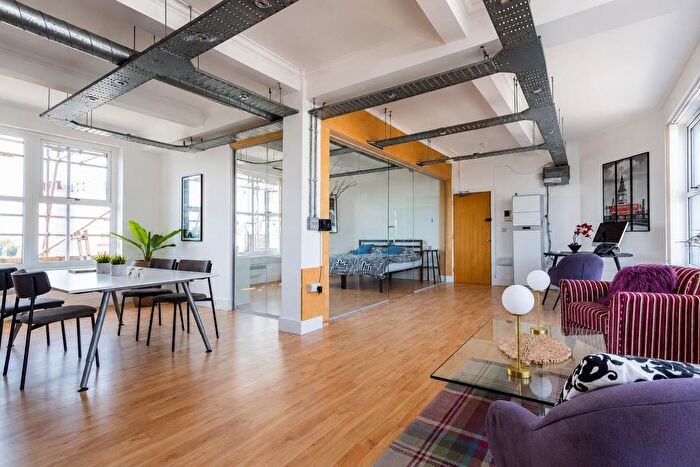 1 Bedroom Flat For Sale In Mount Stuart Square, Cardiff, CF10