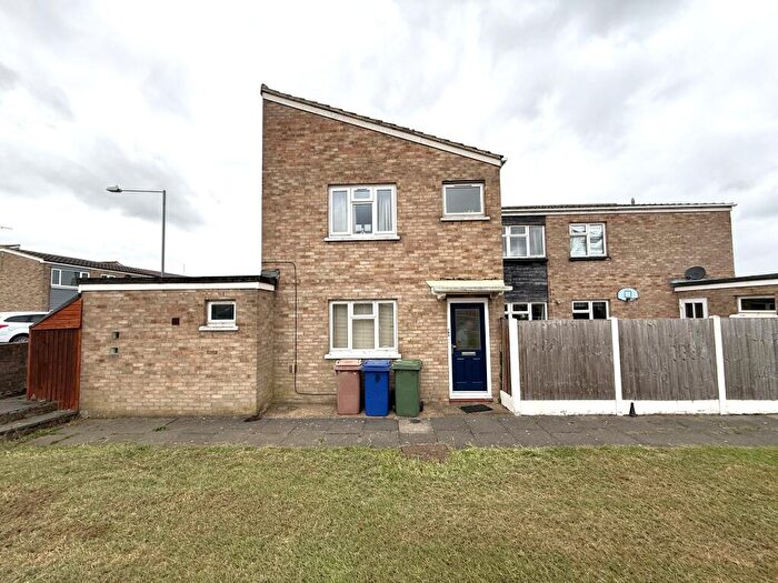3 Bedroom Semi-Detached House To Rent In Norton Close, Corringham, SS17