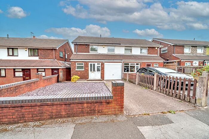 3 Bedroom Semi-Detached House For Sale In Raymond Close, Walsall, WS2