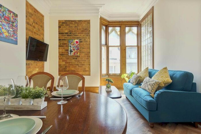 2 Bedroom Flat To Rent In Old Christchurch Road, Bournemouth, Dorset, BH1