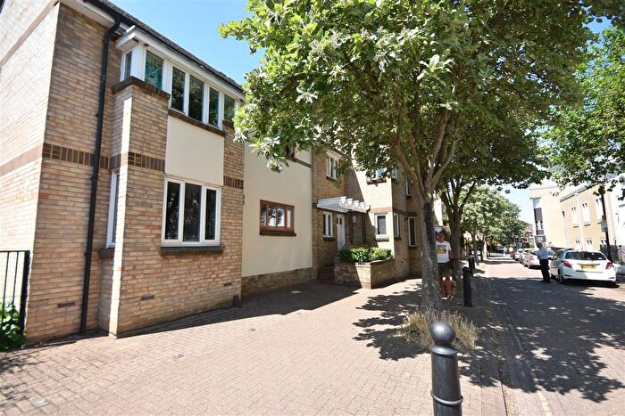 2 Bedroom Flat To Rent In Church Steet, Isleworth, TW7