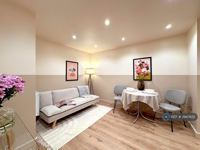 3 Bedroom Flat To Rent In Granite Apartments, London, E15